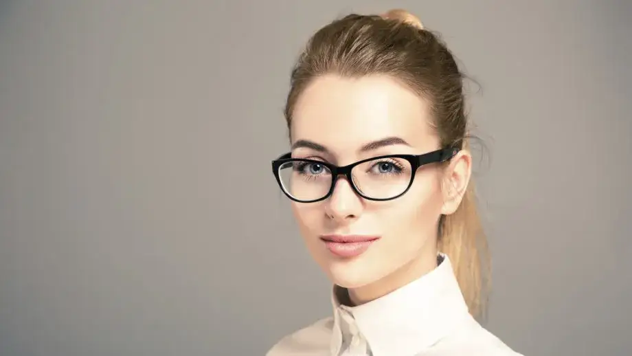 Zdjęcie Jakie oprawki do drobnej twarzy – unikaj błędów w wyborze!