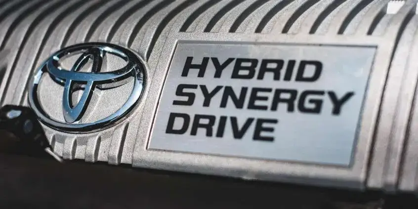Zdjęcie Jak działa hybryda w Toyota Prius? Odkryj sekrety efektywności