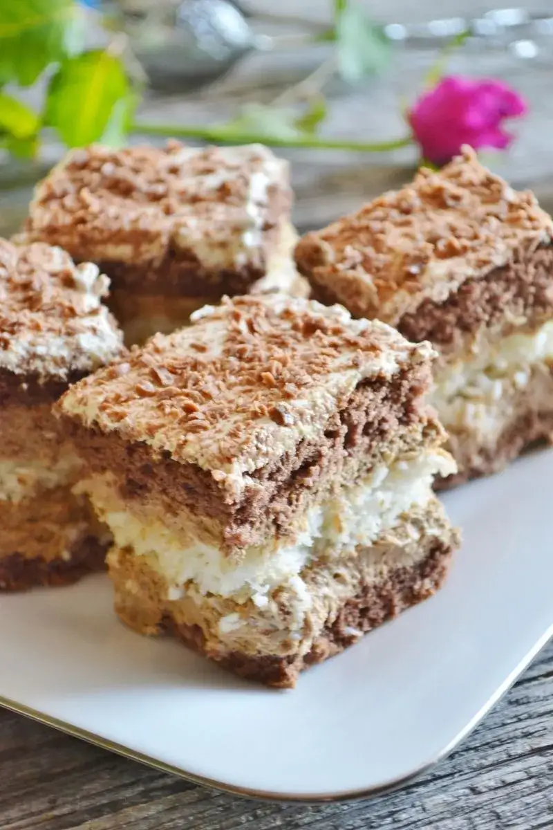 Zdjęcie Przepis na ciasto cappuccino z bitą śmietaną, które oczaruje smakiem