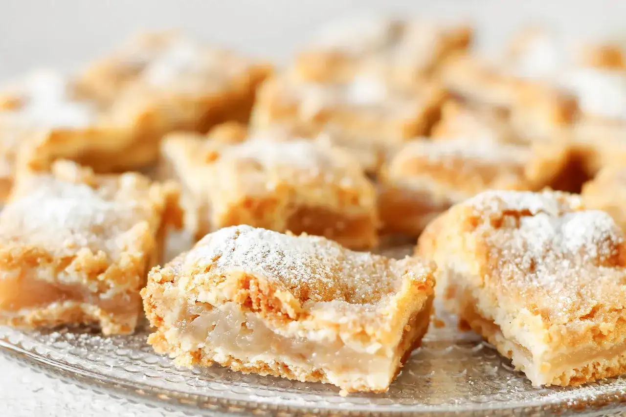 Zdjęcie Ciasto z Rabarbarem i Jabłkami - Szarlotka Przepis