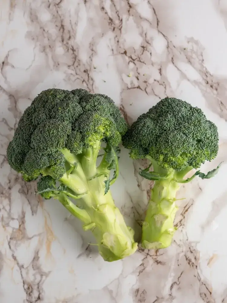 Zdjęcie Jak gotować brokuł na sałatkę, aby zachować jego wartości odżywcze?