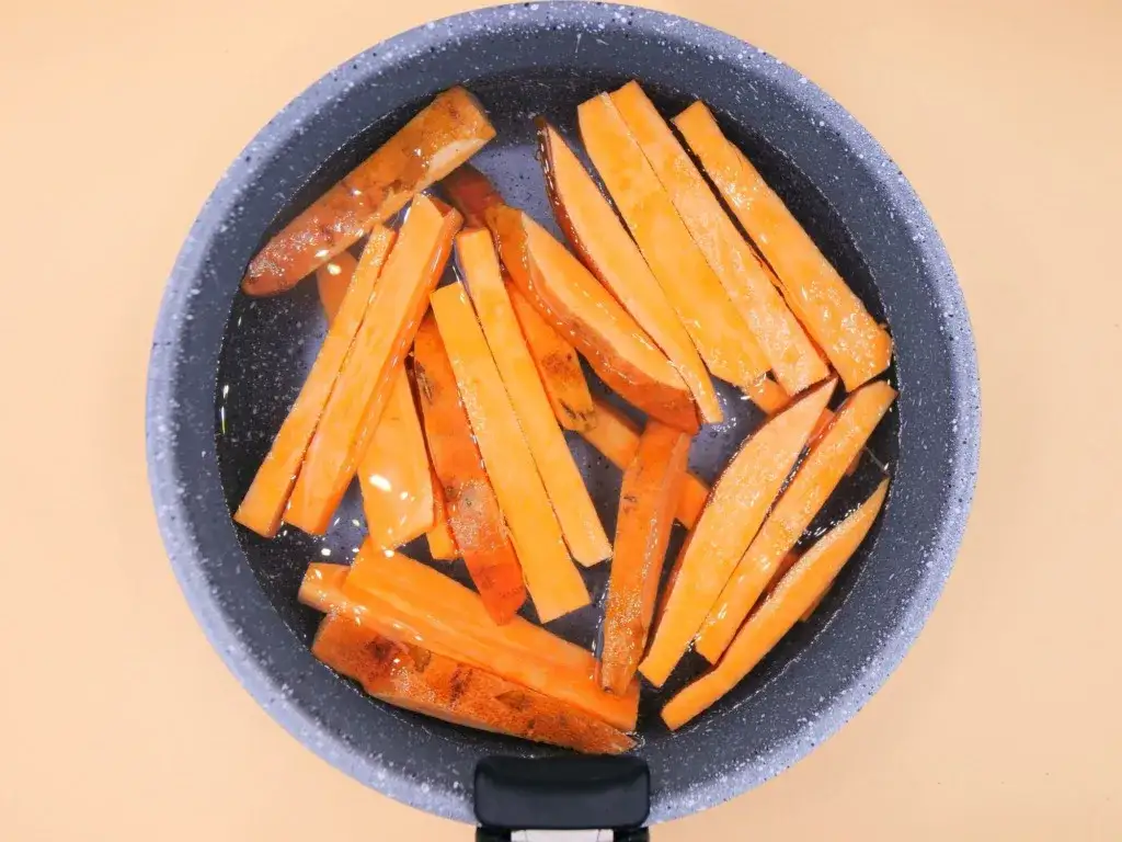 Zdjęcie Frytki z batatów jak zrobić: prosty przepis na zdrową przekąskę