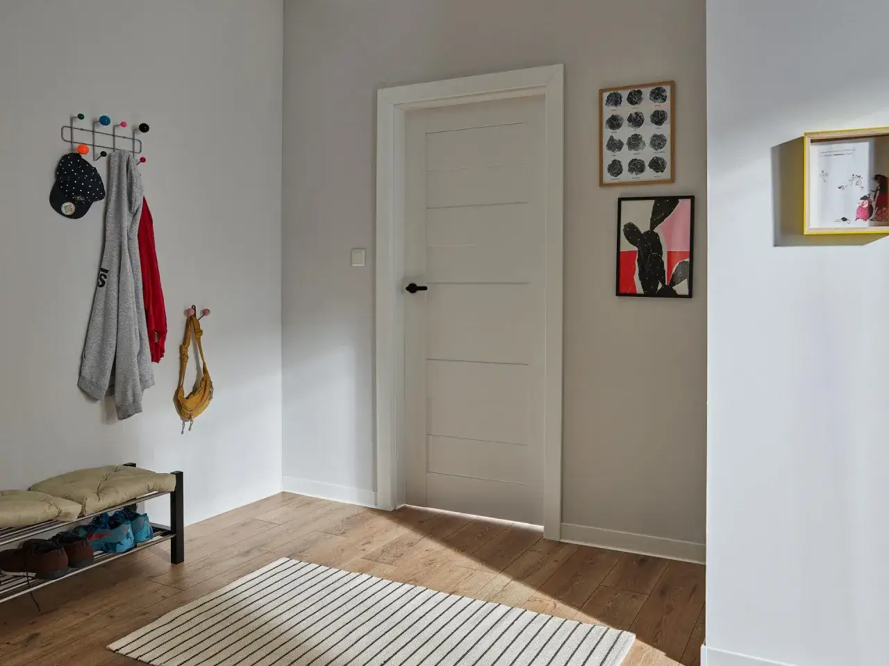 Zdjęcie Jakie drzwi do salonu wybrać, aby zapewnić komfort i styl wnętrza