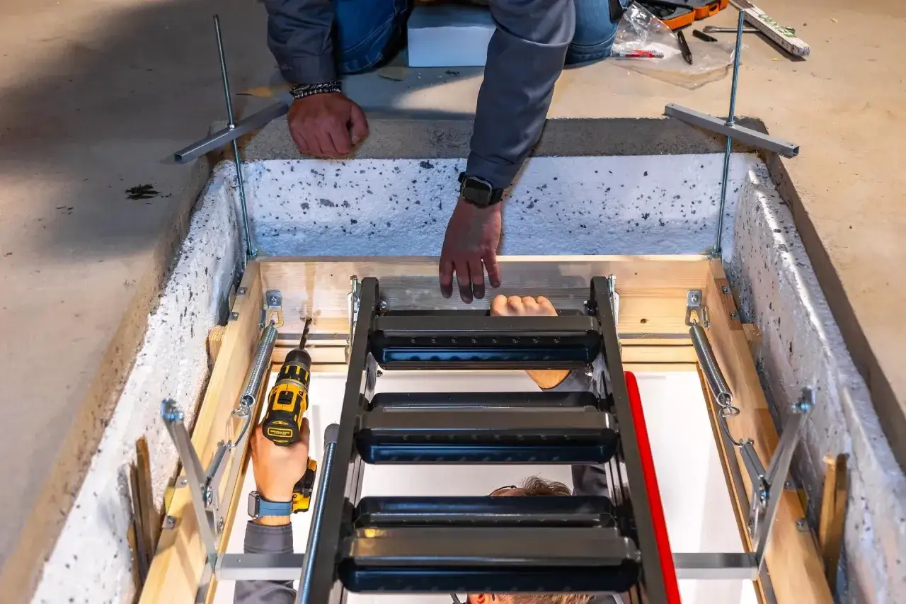 Zdjęcie Jak zaprojektować schody na poddasze, aby uniknąć błędów i kosztów