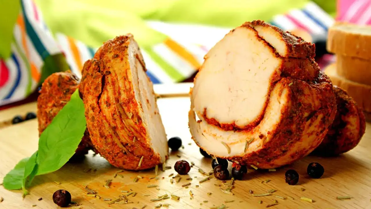 Zdjęcie Przepis na szynkę drobiową, która zachwyci smakiem i jakością