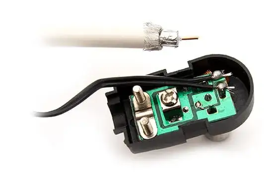 Zdjęcie Jak podłączyć kabel antenowy do anteny siatkowej bez problemów