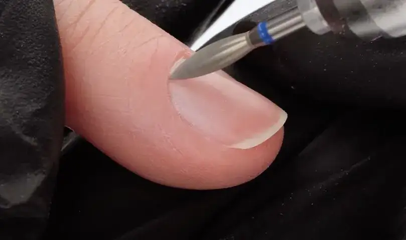 Zdjęcie Jak usuwać skórki paznokci bez bólu i ryzyka uszkodzenia