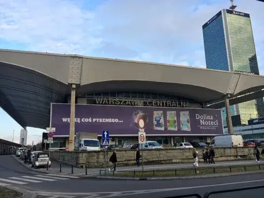 Zdjęcie Jak dojechać z dworca centralnego do łazienek w Warszawie - szybki transport