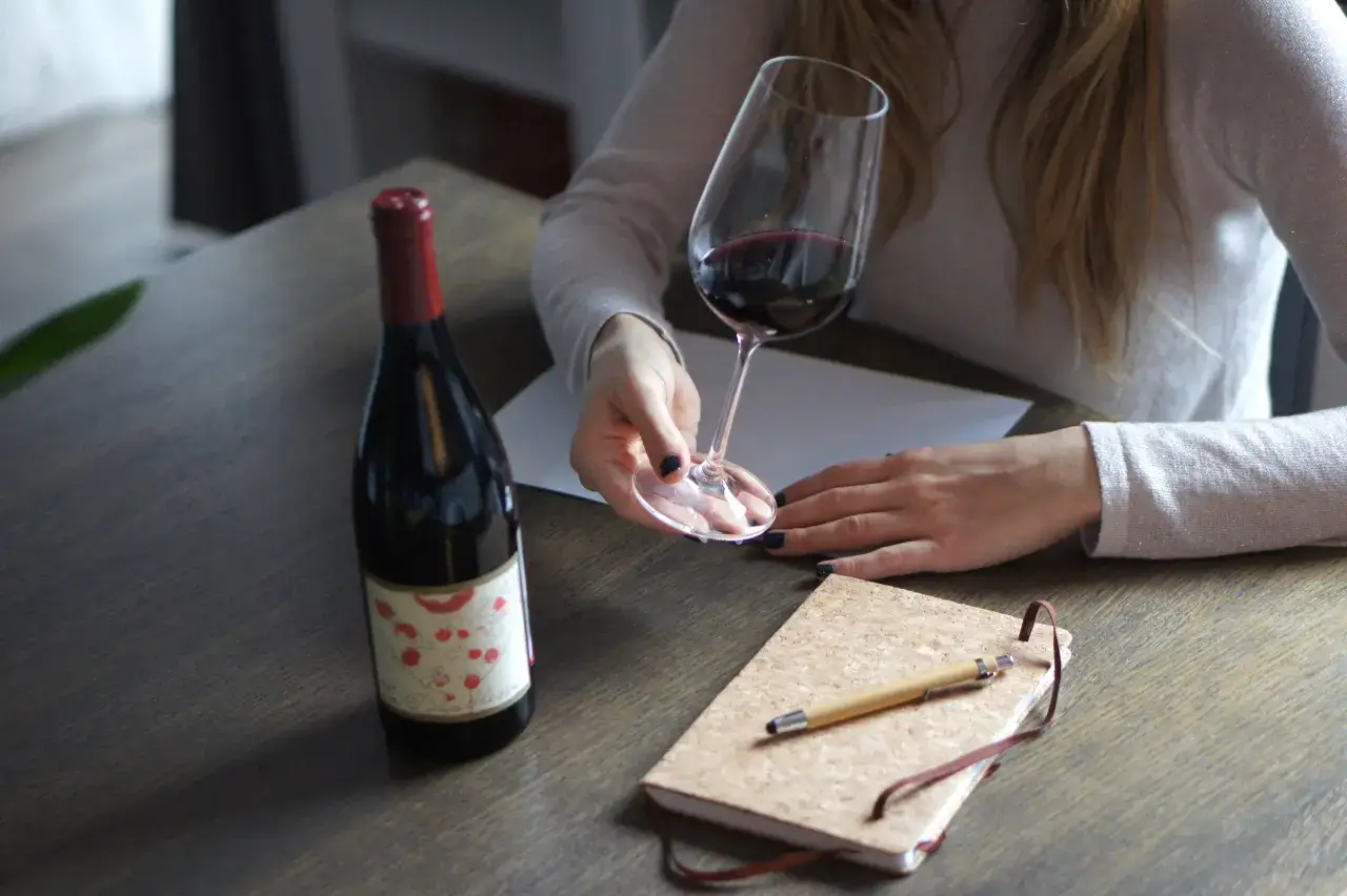 Zdjęcie Jak degustować wino: unikaj tych błędów i odkryj smaki wina