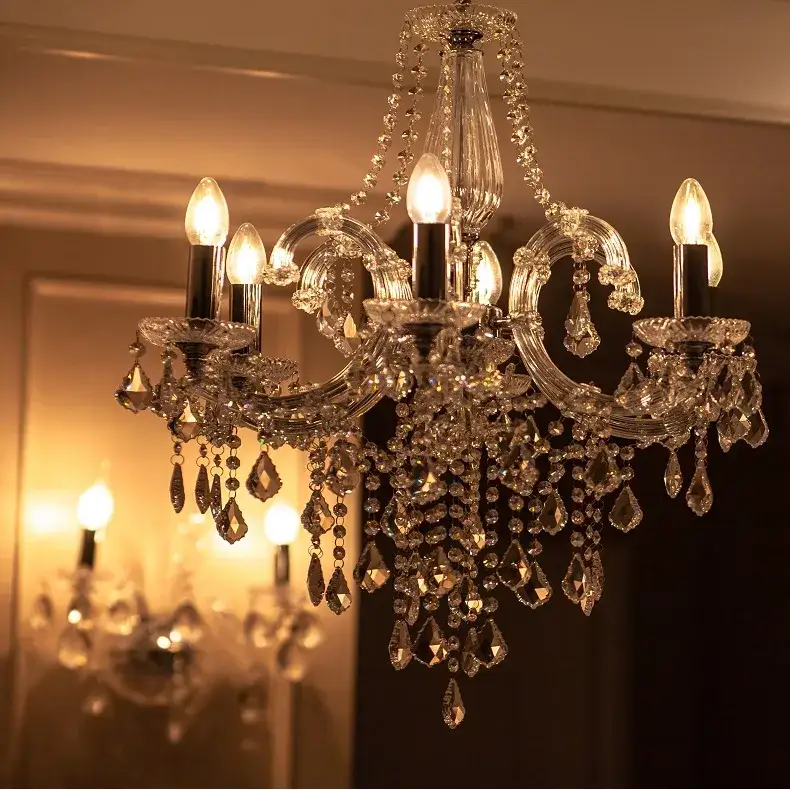 Zdjęcie Jak bezpiecznie i samodzielnie zamontować żyrandol – proste kroki dla każdego