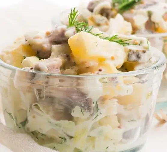 Zdjęcie Czy można zamrozić sałatkę śledziową? Uniknij nieprzyjemnych skutków