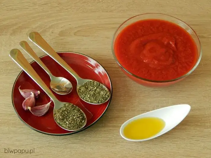 Zdjęcie Jakie przyprawy do sosu pomidorowego podkręcą jego smak i aromat?