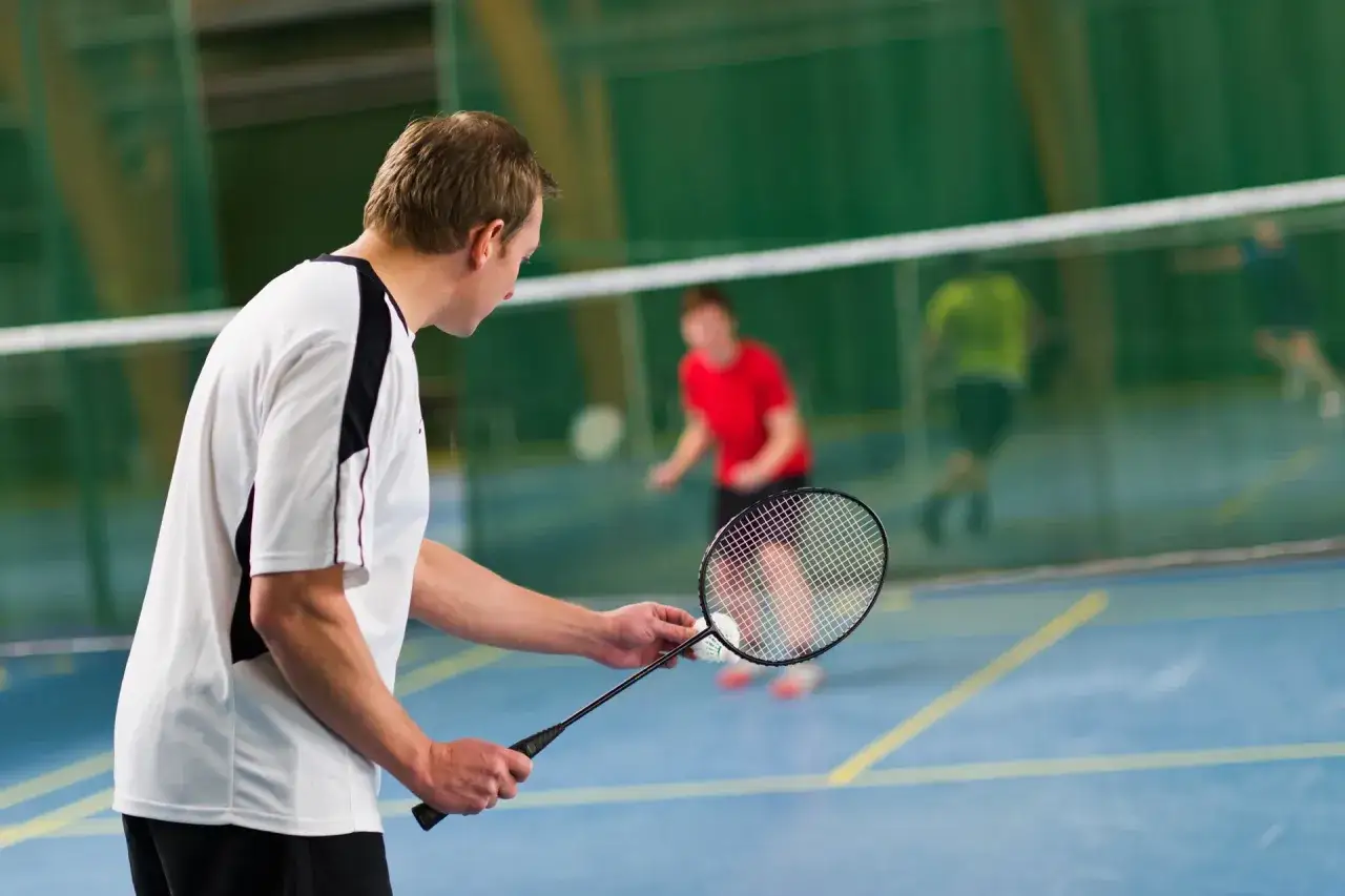 Zdjęcie Korty badmintonowe w Warszawie: Gdzie znaleźć najlepsze lokalizacje?