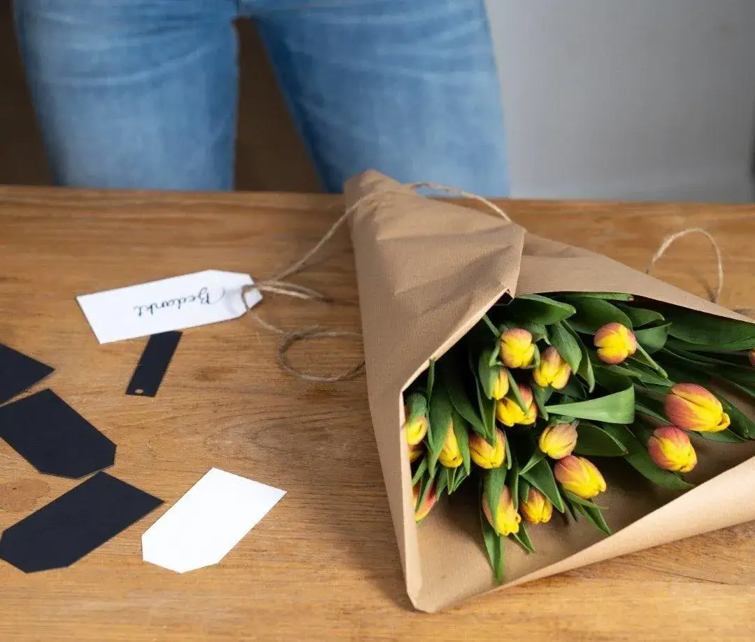 Zdjęcie Jak zapakować kwiaty w papier - proste techniki i inspiracje