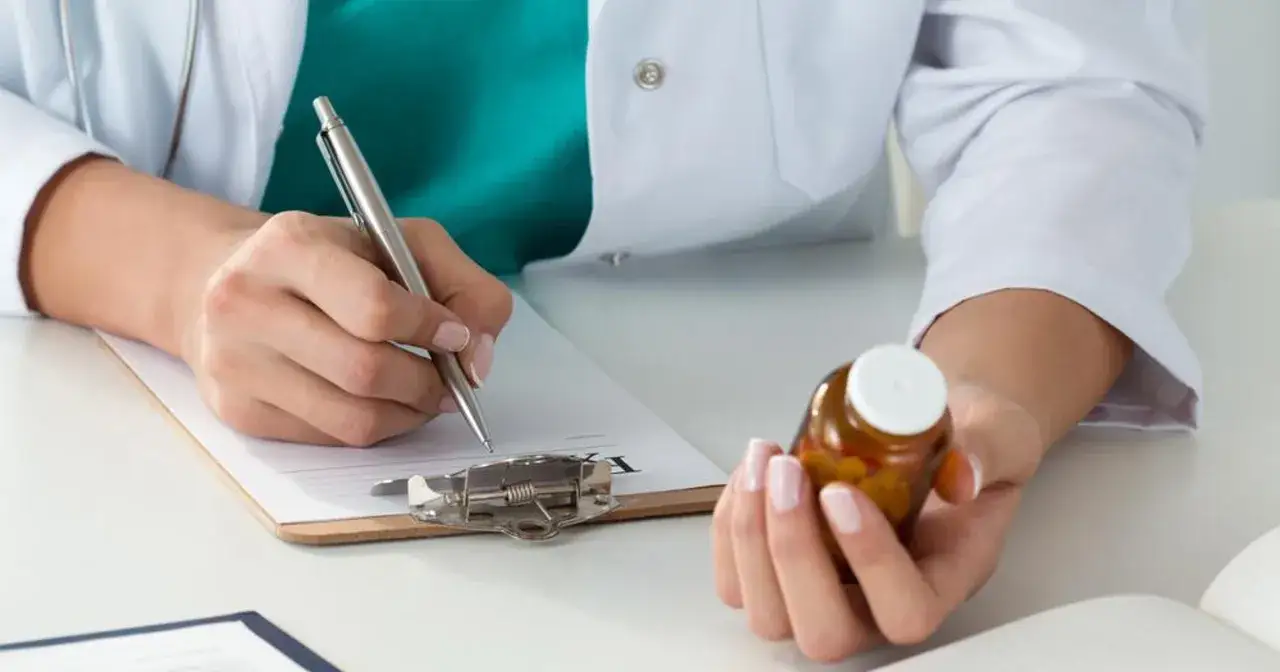 Zdjęcie Czy pielęgniarka może wypisywać recepty? Sprawdź, co musisz wiedzieć