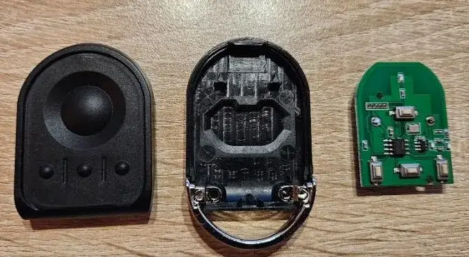 Zdjęcie Jak łatwo wymienić baterię w pilocie Somfy i uniknąć problemów