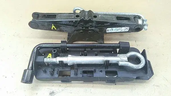 Zdjęcie Gdzie jest lewarek w Peugeot Partner? Odkryj ukryte lokalizacje