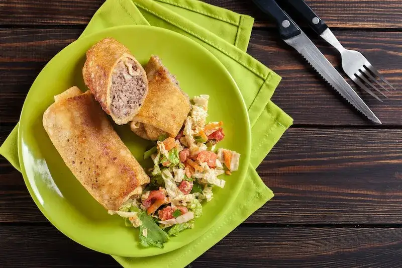 Zdjęcie Idealne surówki do krokietów z mięsem, które zaskoczą Twoich gości