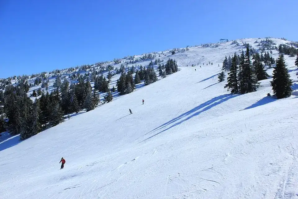 Zdjęcie Stacja narciarska Korbielów – najlepsze trasy i atrakcje dla narciarzy