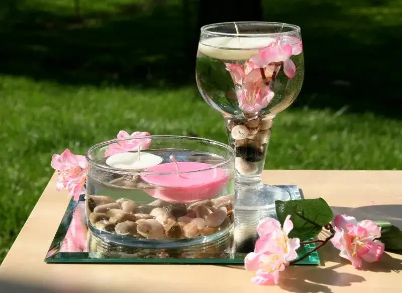 Zdjęcie Pływające świeczki jak zrobić: Prosty sposób na wyjątkowe dekoracje