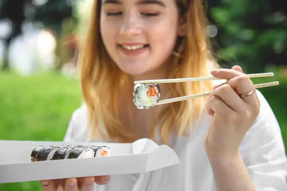 Zdjęcie Czy sushi podczas karmienia piersią jest bezpieczne? Ryzyka i zalecenia