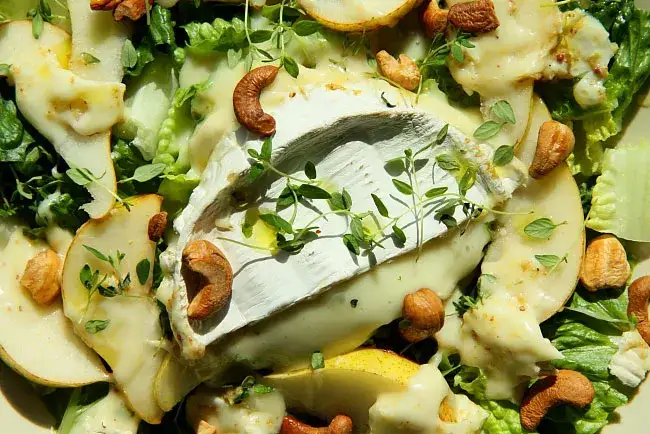 Zdjęcie Elegancka przystawka - gruszka z camembertem, jak zrobić