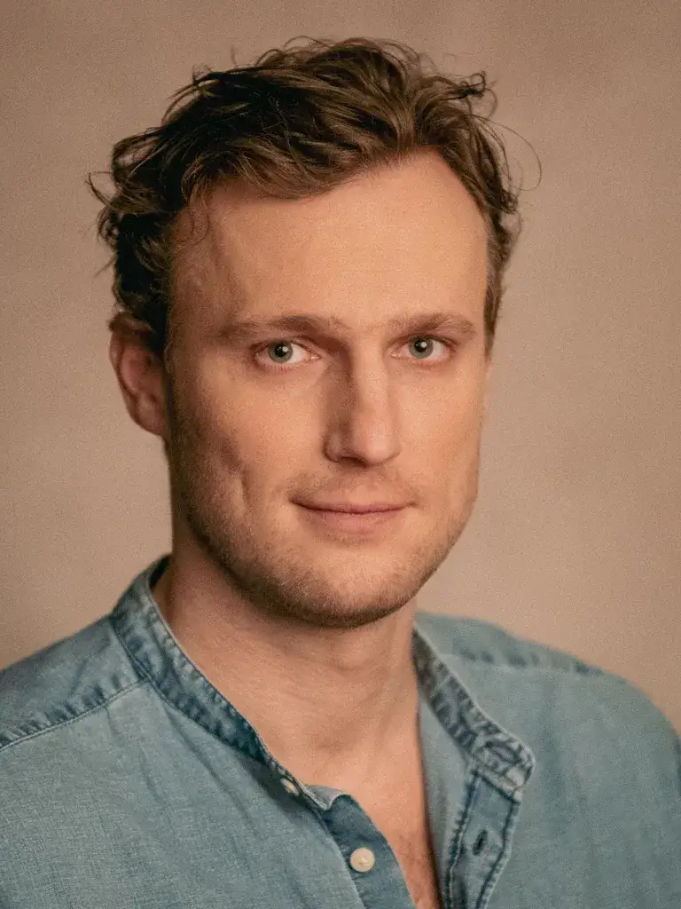 Zdjęcie Karol Dziuba – fascynująca biografia i najważniejsze role aktora