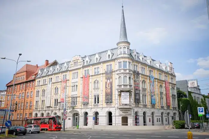 Zdjęcie Teatr rozrywki Chorz&oacute;w parking &ndash; najlepsze opcje i ceny w pobliżu