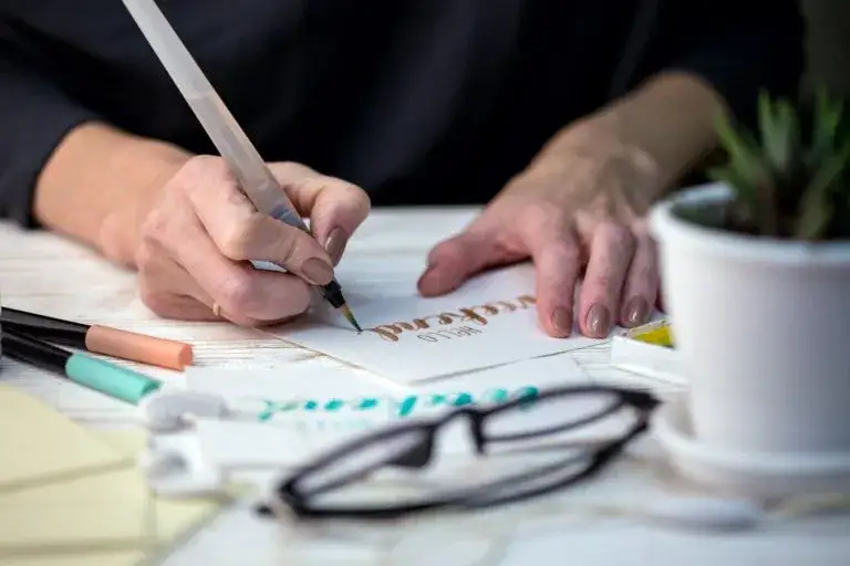 Zdjęcie Jak podpisać kartkę na komunię od chrzestnej z sercem i uczuciem