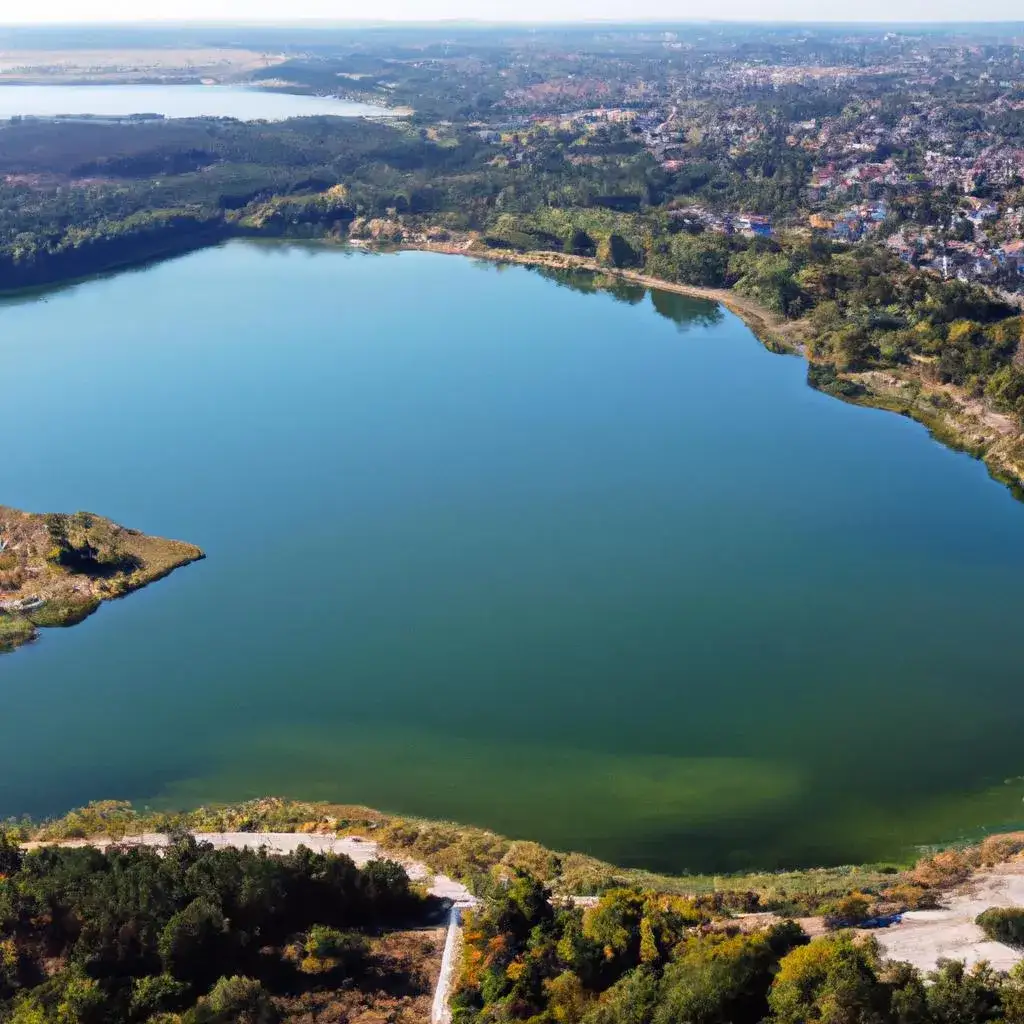Zdjęcie Jezioro Gowidlińskie: idealne miejsce na relaks i aktywny wypoczynek