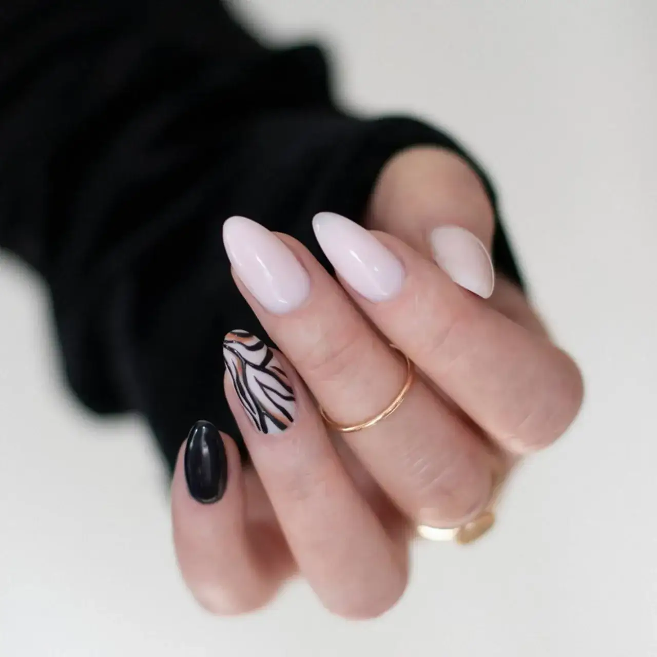 Zdjęcie Czy manicure hybrydowy w ciąży jest bezpieczny? Poznaj fakty