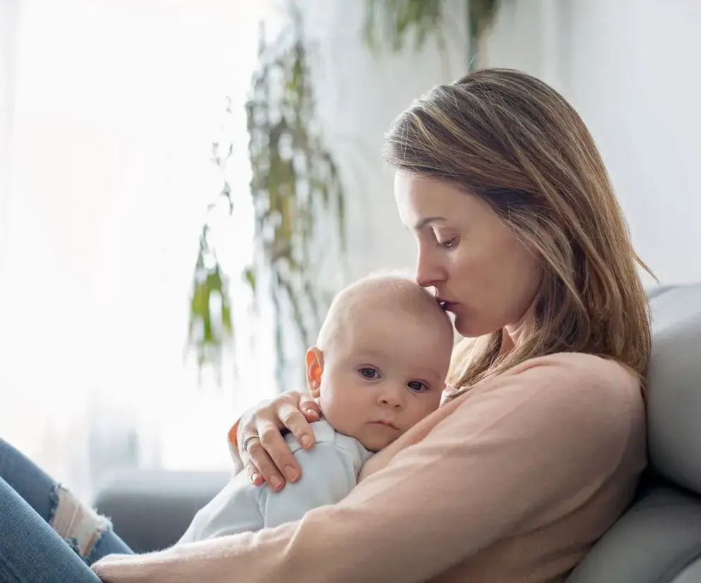 Zdjęcie Co zrobić, gdy dziecku się nie odbija? Skuteczne metody na ulgę