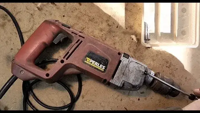 Zdjęcie Udar w wiertarce: co to jest i kiedy się przydaje? Wyjaśniamy