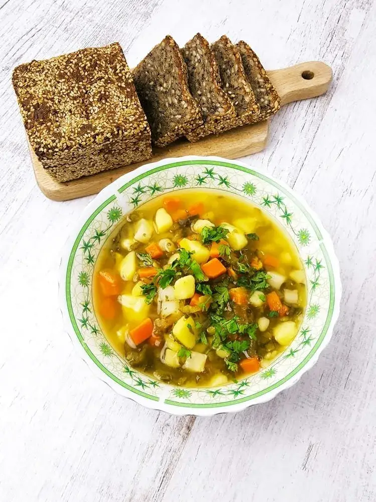 Zdjęcie Ile kalorii ma zupa ogórkowa? Sprawdź, co wpływa na jej kaloryczność