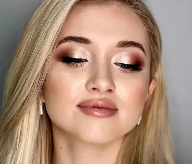 Zdjęcie Makijaż rozświetlający dla kogo? Idealny dla suchej cery i nie tylko