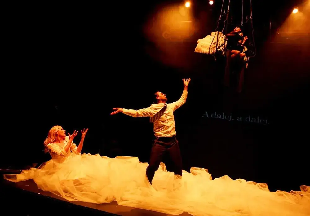 Zdjęcie Nie boska komedia spektakl - odkryj współczesną interpretację dramatu Krasińskiego