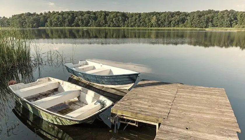 Zdjęcie Jak zdobyć pozwolenie na wędkowanie w jeziorze Roś i uniknąć problemów