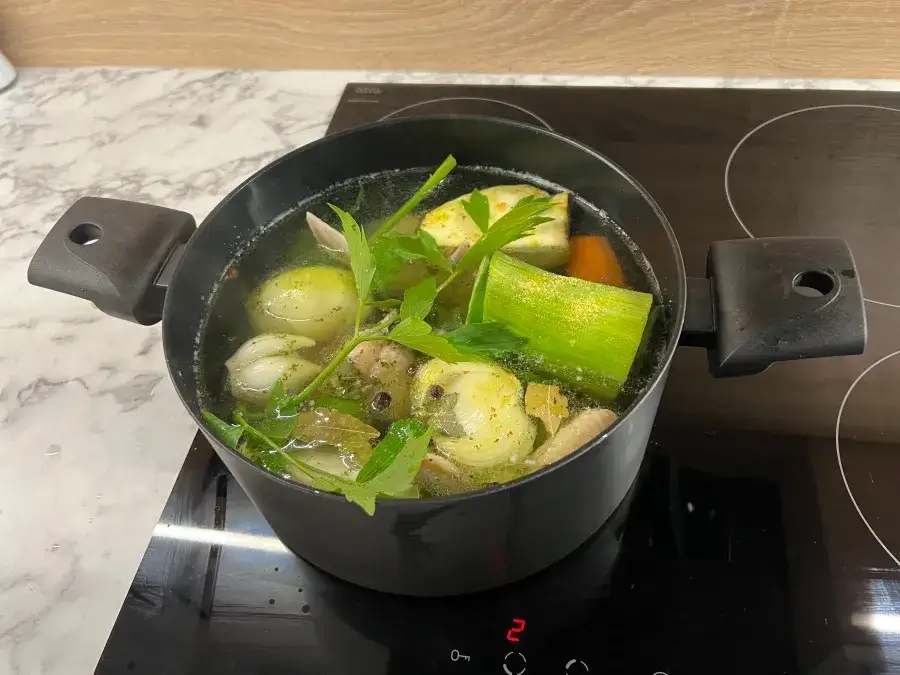 Zdjęcie Jak ugotować rosół z baraniny, aby zachwycić smakiem i aromatem