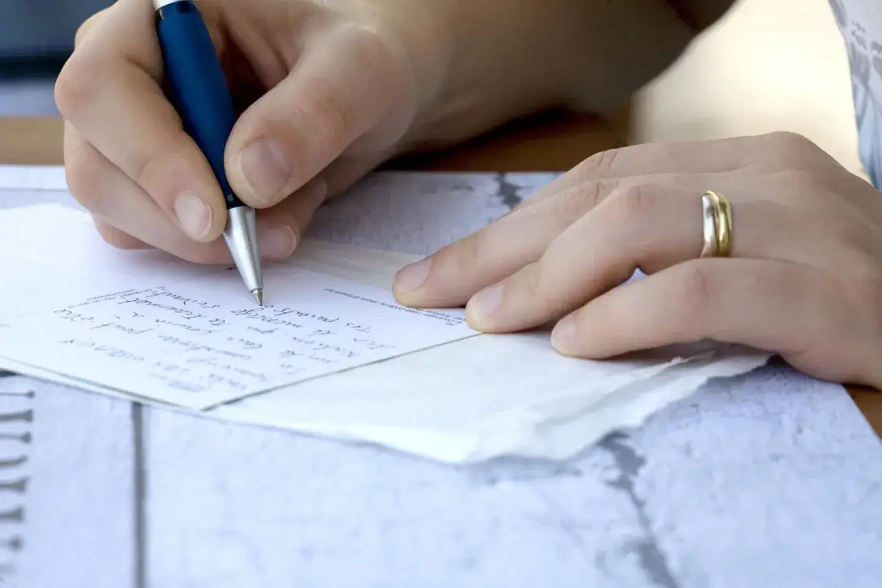 Zdjęcie Jak się pisze nie z przymiotnikami? Poznaj zasady i unikaj błędów