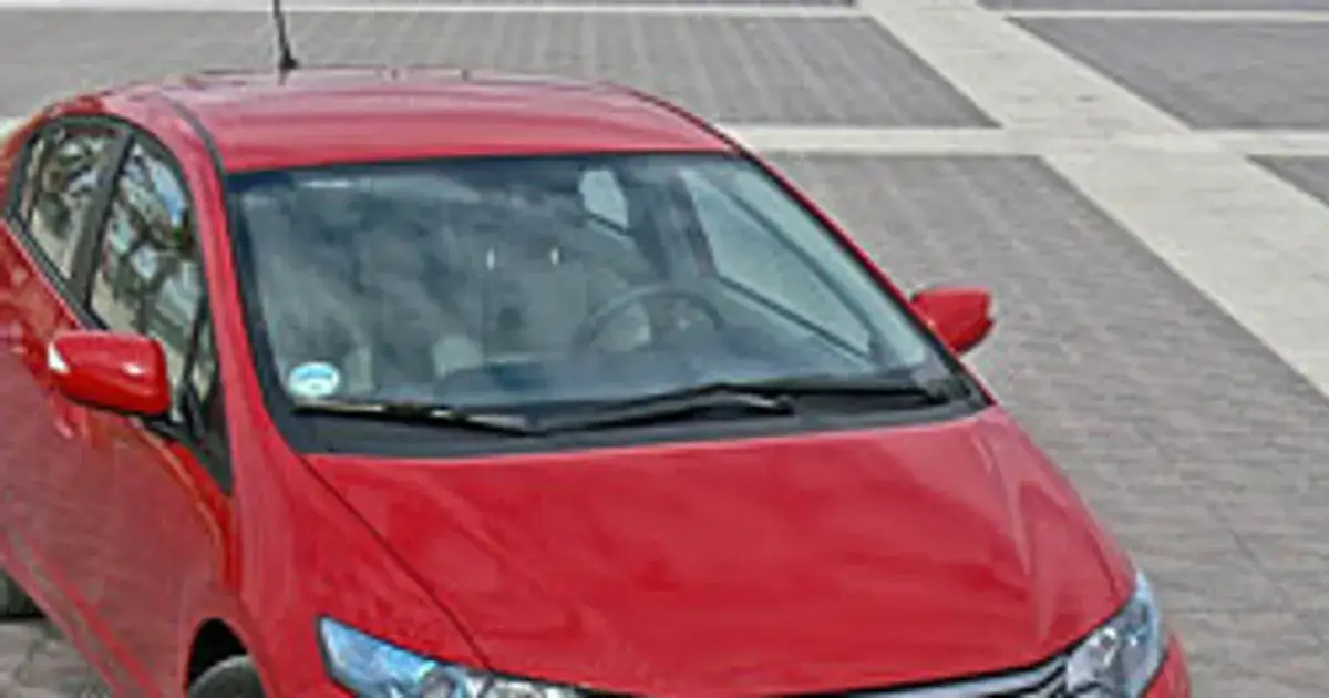 Zdjęcie Honda Insight czy warto kupić? Poznaj ukryte wady i zalety hybrydy