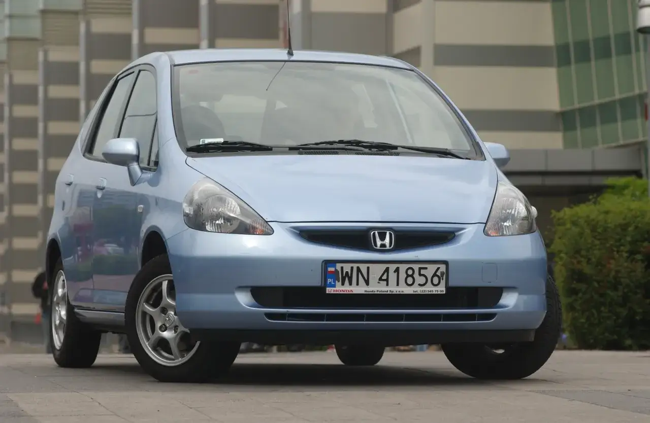 Zdjęcie Jak wymienić żarówkę w Honda Jazz - proste kroki, które musisz znać