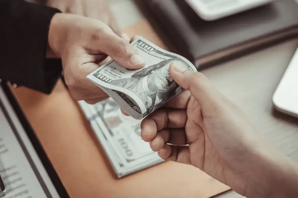 Zdjęcie Bank który pomaga zadłużonym: jak uniknąć spirali długów i zyskać wsparcie