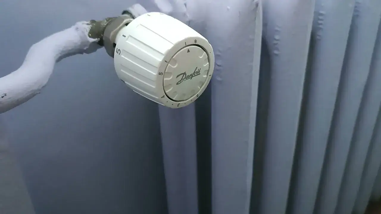 Zdjęcie Jak wymienić termostat w grzejniku - proste kroki, uniknij problemów