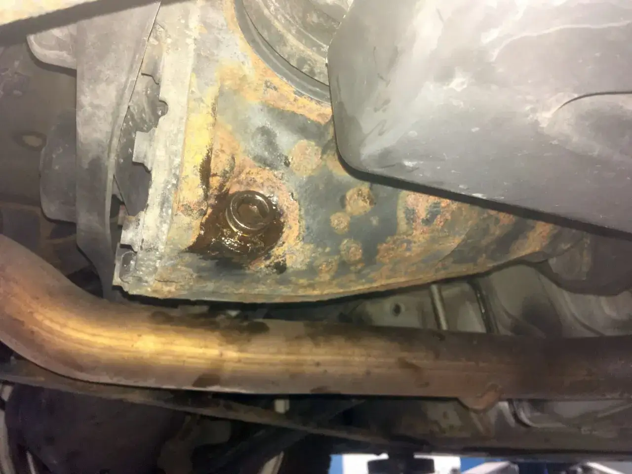 Zdjęcie Wymiana oleju w dyferencjale: kiedy, jak i dlaczego? Koszty i porady