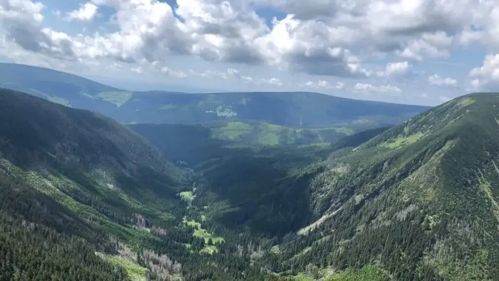 Zdjęcie Czym różnią się Sudety a Karkonosze? Poznaj najważniejsze informacje