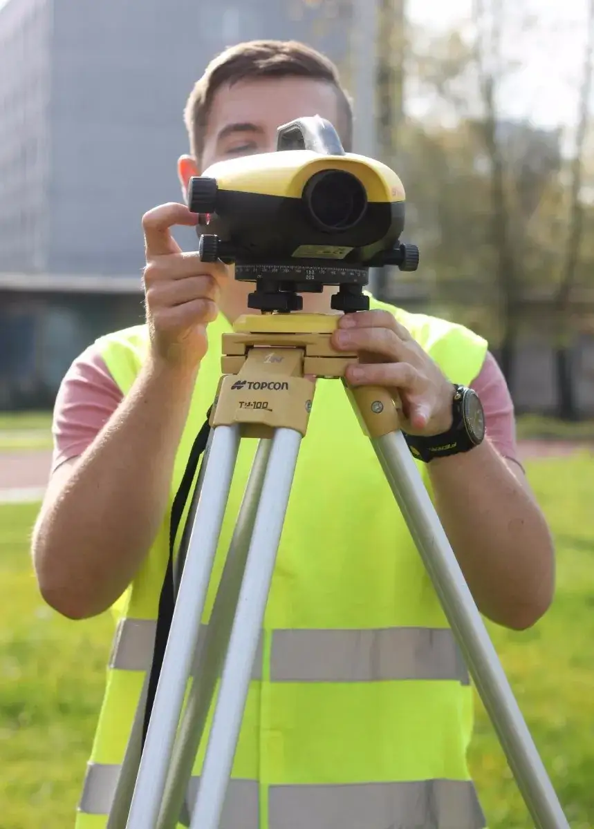 Zdjęcie Czy technik geodeta jest trudny? Poznaj wyzwania i wymagania studiów