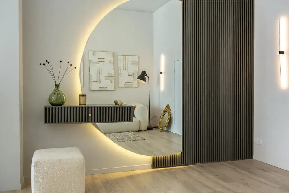 Zdjęcie Na jakiej wysokości powiesić lustro w salonie? Praktyczne porady i wskazówki