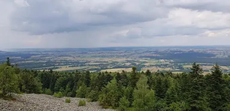 Zdjęcie Co warto zobaczyć w pobliżu Ostrowca Świętokrzyskiego? Odkryj tajemnice regionu