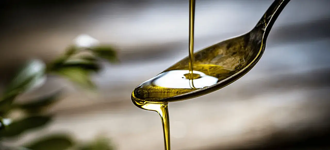 Zdjęcie Po co oliwa do pizzy? Odkryj jej zalety i wpływ na smak