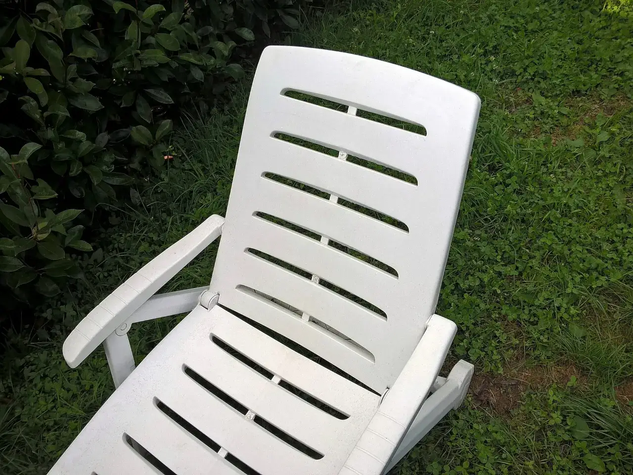 Zdjęcie Jak wyczyścić meble ogrodowe plastikowe i przywrócić im blask